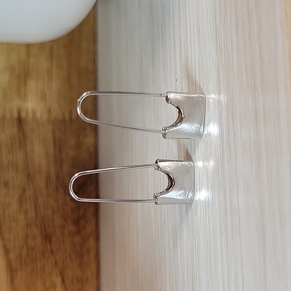 🔥LAST PAIR🔥 Safety Pin Weighted Drop Earrings - Picture 6 of 8